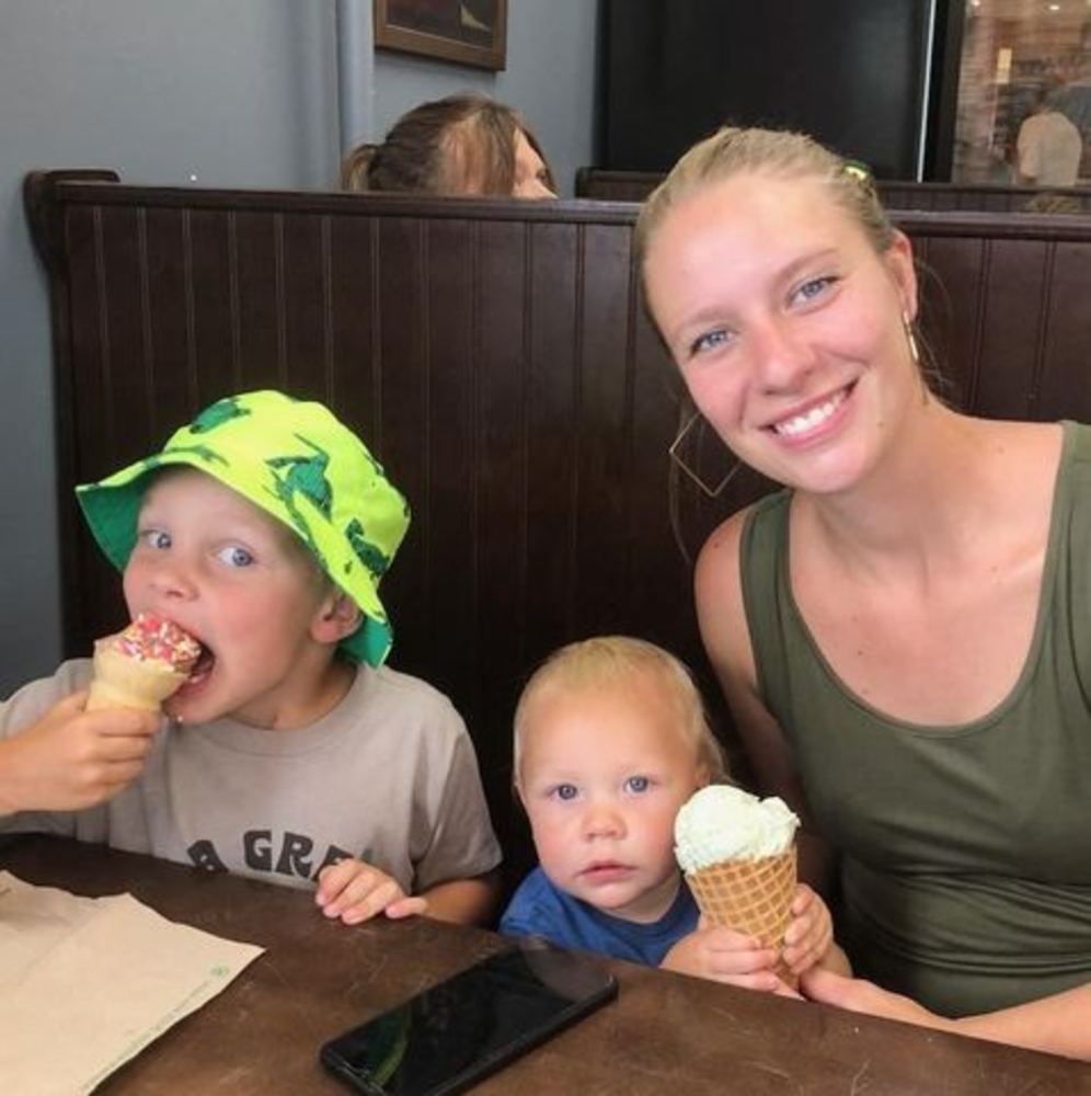 Meet your Posher, Desiree